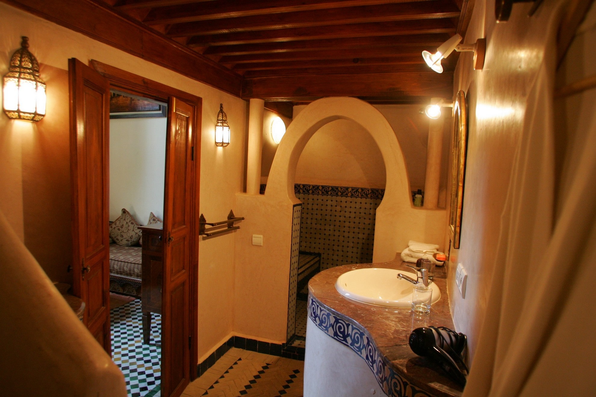 the bathroom of the Attarine room